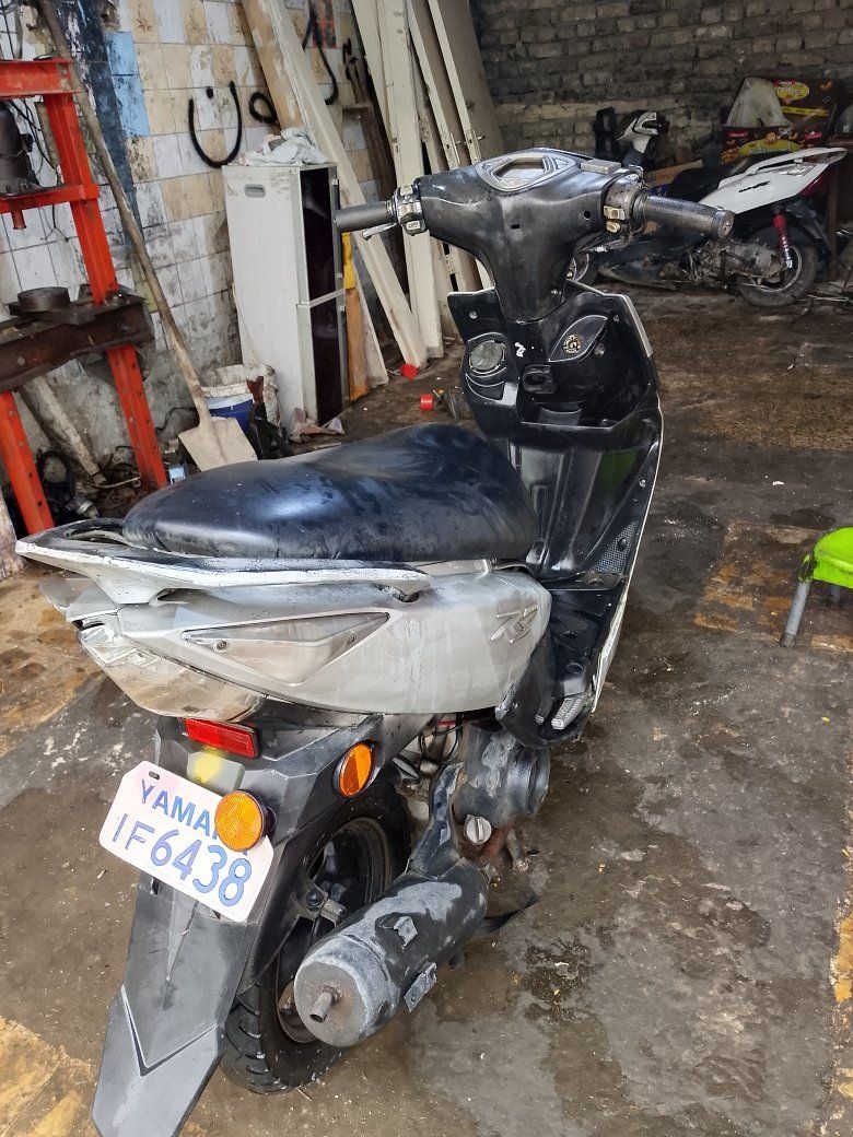 السلام عليكم للبيع دراجة ماكس حديث نوزل الدراجة نكرة سلف كهربائيات شغالة شلعة ومعدل السعر 500العنوان بغداد الأمين الثانية للاستفسار ***********
