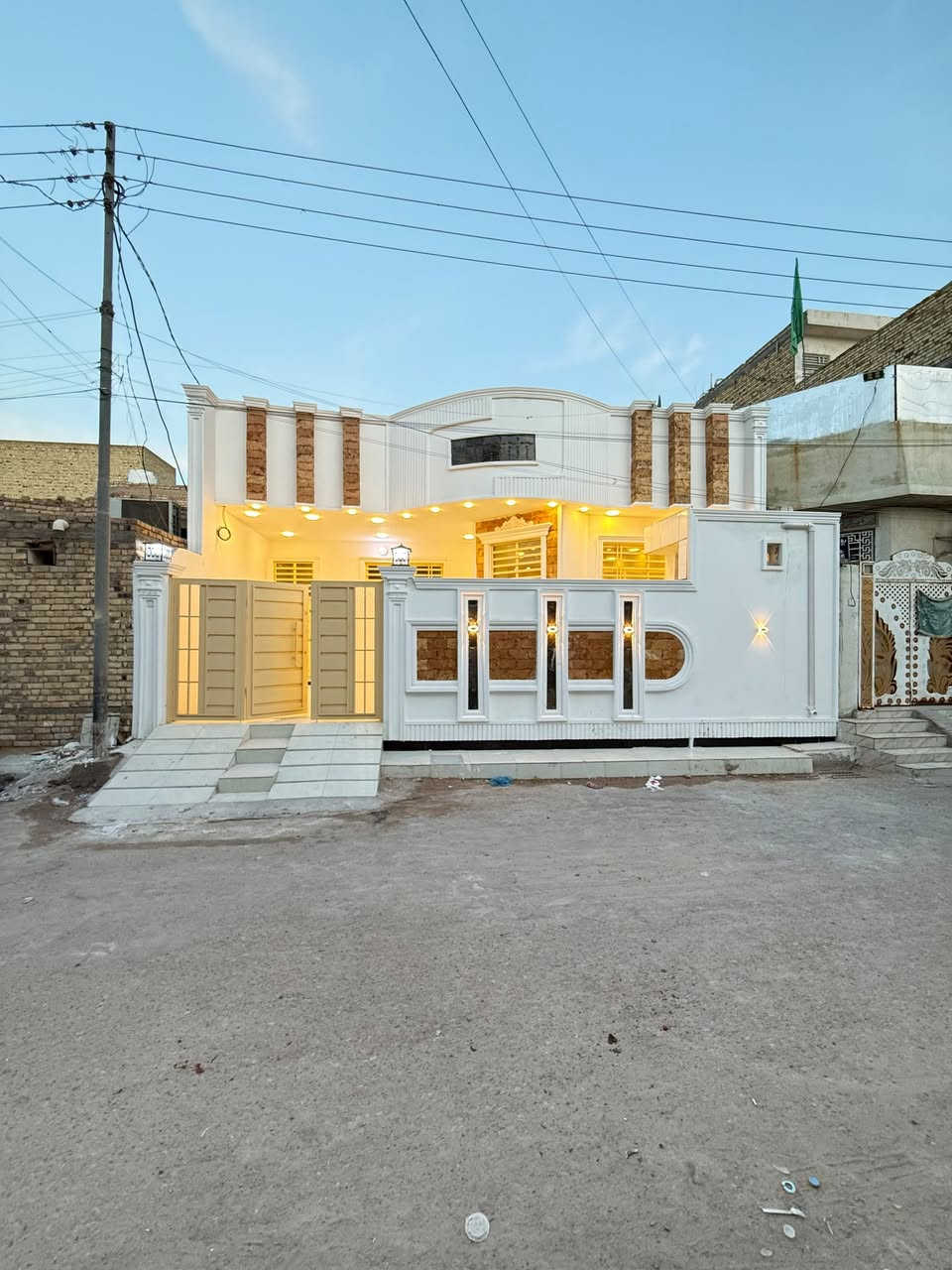 🏢 دار : البـــيــــــع 🏢
📐 المساحة: ((200متر))
الموقع 📍حي الغدير العابرات مجاور مدرسة الورود
🏗️ البناء : حديث طابق واحد 2026
جاهزالـــســـكـــــن يتكون من >>
استقبال ومطبخ وصاله وغرفه نوم2
وصحيات خارجيه وداخلية
التفاصيل الاتصال على رقم صاحب العقار
((***********))اتصال ☎️+ واتساب ✉️
