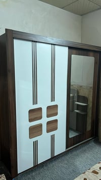 مبردات ٢ الكبير شغال حجم ٤ ونص والصغير ٢ ونص نقص الماطورسعرهم ١٠٠ الف ...