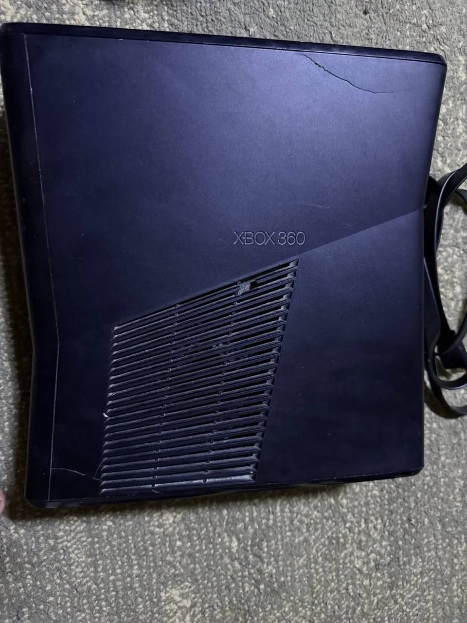 السلام عليكم اكس بوكس 360 للبيع كامل ملحقاته الاصليه جوستك + كل كيبلاته + يجي ويا هاردين العدد 2 كاملات ألعاب للعلم الجهاز أوربي ريجن 2 سعره 100 وبي مجال وتوصيل عندي لجميع محافظات العراق رقمي *********** بي واتساب للاستفسار
