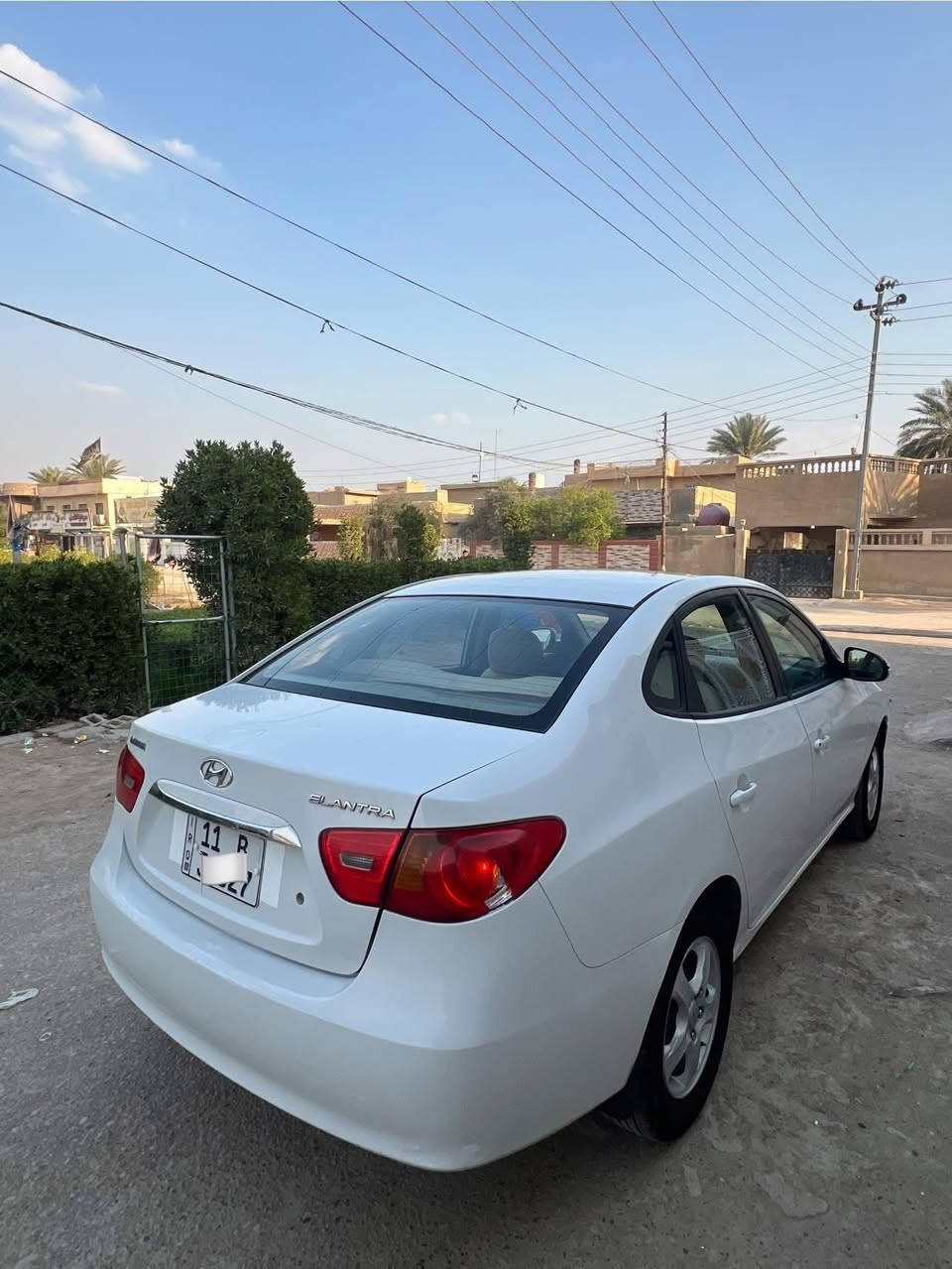 السلام عليكم 
الانترا 2010 خليجي 
رقم بغداد الجديد 
محرك 1600 دكشن عالي 
بيه ربع جاملغ الامامي صبغ ولباقي مكفول 
سيارا خير من الله ومال بيت 
السعر 110 وبيه مجال 
الاستفسار (***********)
