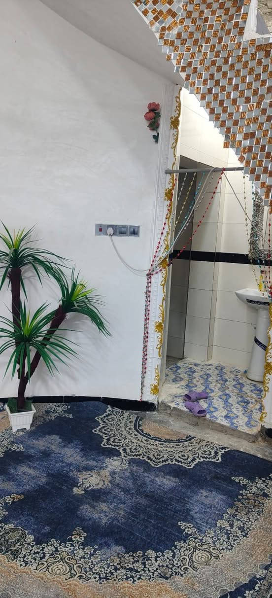 يالله بيت للبيع طابو زراعي سند25المساحه 200م ((( يرهم مراوس حسب الاتفاق عايز ارضيه  وسكف البتونه ))) بناء حديث 2025يتكون غرفتين صاله مطبخ ستقبال صحيات داخليه خارجية مناور بناء طابوق سقف مسلح خدمات كامله الموقع ممتاز كربلاء طويريج حي المستقبل مجمع طيبه قرب مدرسة الخوالد استفسار اكثر مراجعة مكتب الجمعيه للعقار مراسله واتصل  
*********** 
***********
