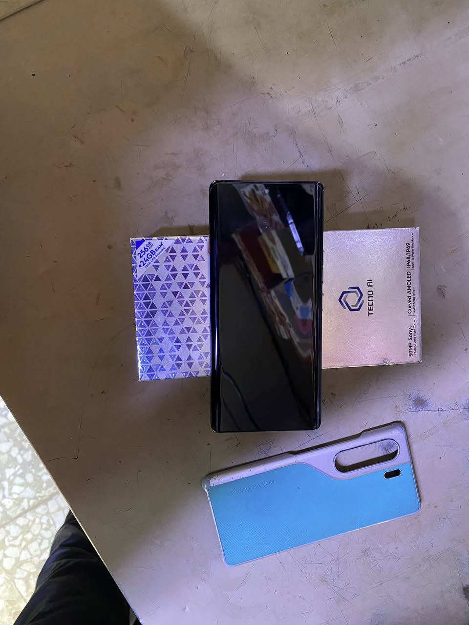 تكنو كامون 40 برو 5g 

‏144 فريم للشاشة 

‏ المعالج Dimensity 7بطارية 5200

‏رام 24

‏ذاكره 256 

‏ببجي 90 افريم 

‏السعر :230 وبي مجال ￼الجهاز

‏بي بفطر بشاشة وبيها نقطة بصف الكاميرا سوداء 

‏مكاني النجف الاشرف ￼


**إذا كنت صاحب هذا الإعلان وتريد حذفه لأي سبب، رجاءا أرسل رسالة إلى الدعم الفني**