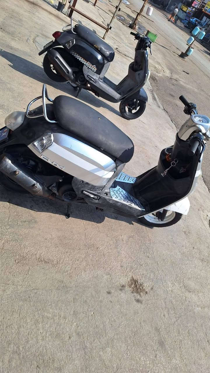 سلام عليكم دراجتين بوليس للبيع السوده نوزل كامله مابيها نقص سعرها700 وبيها مجال الرصاصيه كابريتر بيها نقص دشلي سلف مكينه مفتوح كور بس سعر450 وبيها مجال مكان بغداد الشرطة الخامسه رقمي ***********
