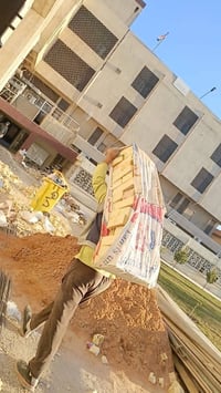 اني اخوكم اشتغل على باب الله تنظيف بيوت تصعيد رمل طابوك صب تأسيس بواري...