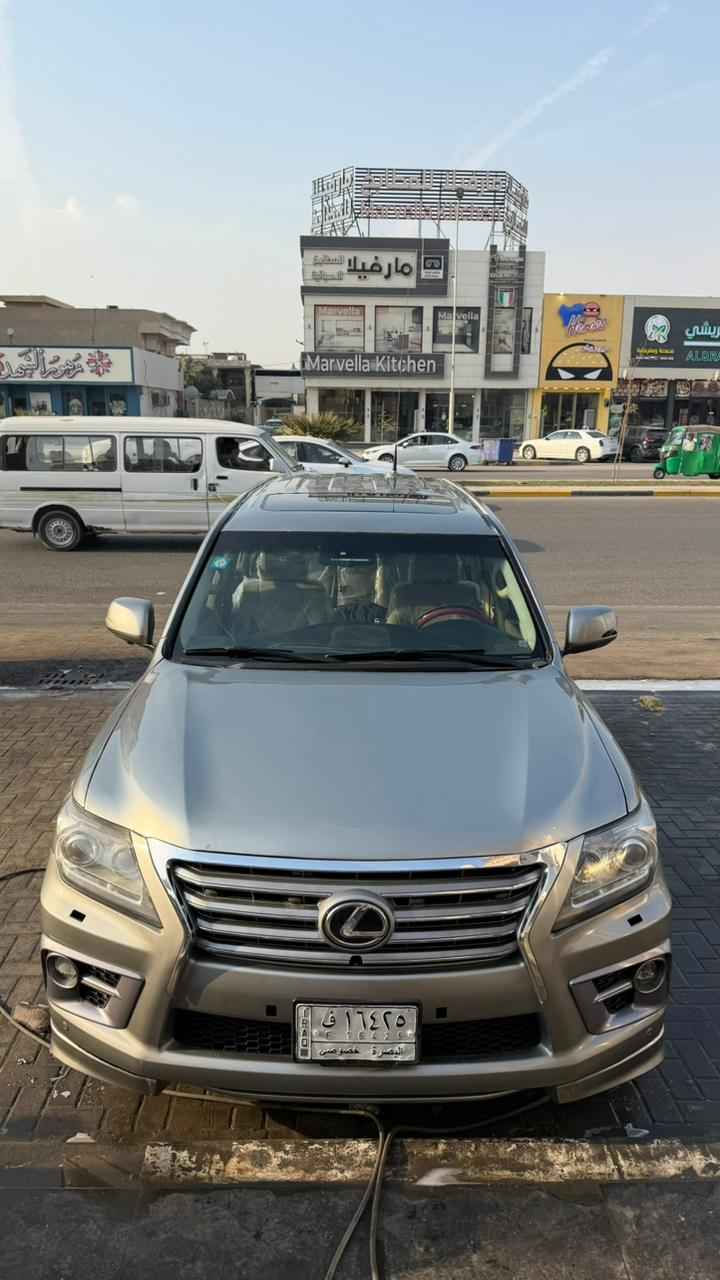 للبيع لكزز LX570 
2009 باسمي 
مصبوغة عام 
حادثهه طايحة عليها سقيفه البيت 
مكينة كير حدادة تبريد كلشي تمام والسيارة جاهزه 
محدثة 2015 من الخارج 
تريدهه ب هذا الويل 
او تريده بالويل بالبلادي
للاستفسار على الرقم فقط لان مكلف بالنشر
+964 770 605 7864 البصرة, العراق
