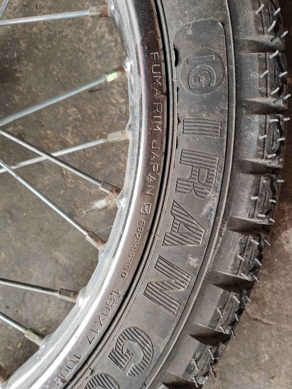 غراض نامة شلامجة 23 إيراني  شرط ع تراب الشركة اول مرة ينفتحن كدامكم
ويل كامل ب25
ويل ستيل اصلي سيم دبل فارغ ب15
جاملغ امامي خلفي ع 5 الف
دشبول شغال ب10
بك لايت 8
اذانات زوج دبل ستيل ب5
دبلات زوج خلفي 15
ماشة هي ويدة البريك كاملة مثل بلصورة ب25
دوسة حديد هي وستان ب7
قبق زنجيل ب6
كابريتر ب10
شوتة أصلية ب3
صالنصة ب15
شارع محطة القادسية بشارع جامع آل عمران ع شارع العام يم باسم ابو الدهن 
***********
