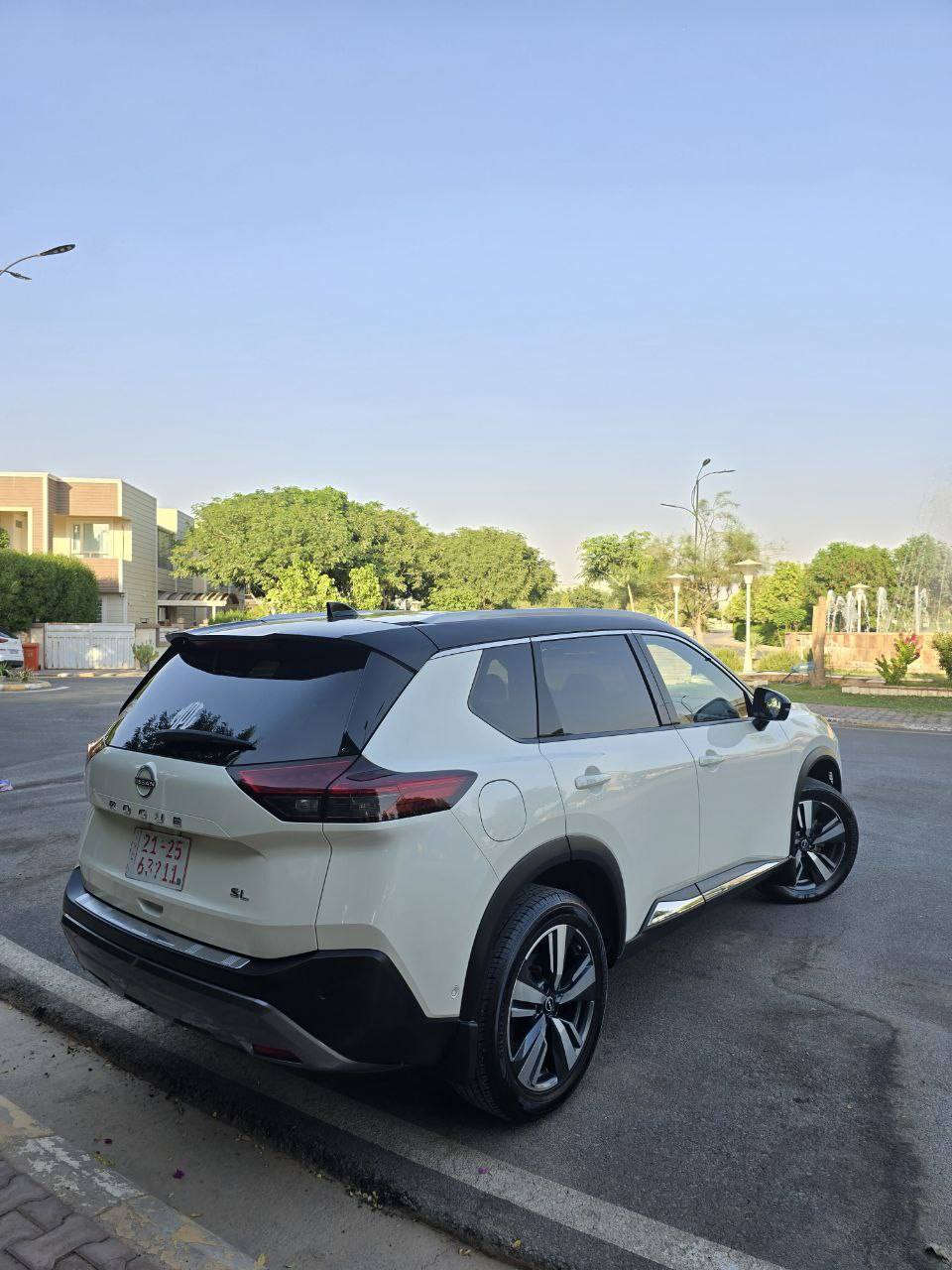 � للبيع | نيسان روج 2023 🇯🇵 | فل مواصفات 1/1 💯
( بعدها كاتى بدون رقم ) تترقم جميع محافظات كوردستان
1500 Turpo 
✨ (( مواصفات ملكية + حالة ممتازة ))

🔷 الموديل: 2023
🔷 اللون: صدفي (أبيض ملكي ) سقف أسود 
🔷 الحالة: واحد على واحد 🔥
🔷 العداد: ( 28 mil ) مشي أمريكا فقط

🛠️ المواصفات الكاملة:
✅ فل مواصفات من المصنع
✅ فتحة سقف بانوراما 🌅
✅ قير طيارة + شفتات خلف الستيرن 🚀
✅ تبريد وتدفئة  - قطعتين ♨️❄️
✅ حساسات أمامية وخلفية 📡
✅ شاشة وسطية + نظام ملاحة 🧭
✅ بردات خلفية 💎
✅ صندوق خلفي كهربائي 🔋
✅ داخلية فخمة جداً 🪑
✅ أنظمة أمان متكاملة: تحذير تصادم، نقطة عمياء، ثبات إلكتروني 🛡️

📸 ملاحظة:
📍 تفاصيل الحادث موضحة بالصور المرفقة كلين دعاميه أمامية فقط وأثناء التحميل صار بيها شخط موضح بالصور وتكحل على كده فقط

🔧 السيارة مخدومة بالكامل وجاهزة للسفر

📦 ما تحتاج صرف – ( فقط رقم )

📍 موقع السيارة: ديالى _ جلولاء

📞 للتواصل والاستفسار:
📱 ***********
