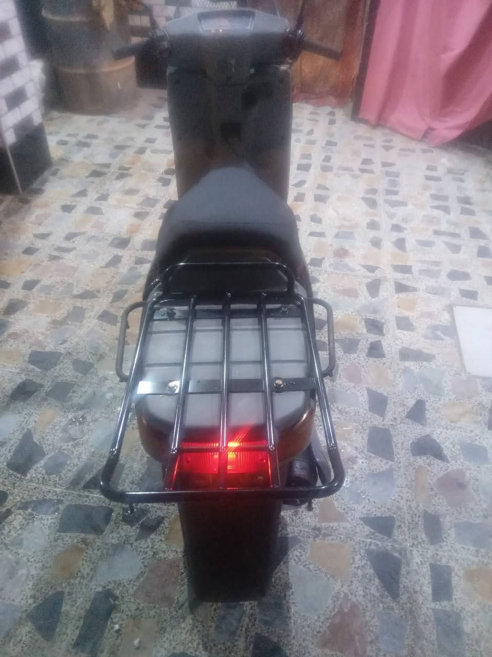 السلام عليكم بيكم شلعه معدل سلف هندر كلها شغاله محرك بلادي ممفتوح جيب فيتر وفحص كهربائيات كامله كلهه بلادي شرط الفحص مكاني بغداد الحبيبيه قرب مطعم وليد سعر ٤٧٥.  ***********
