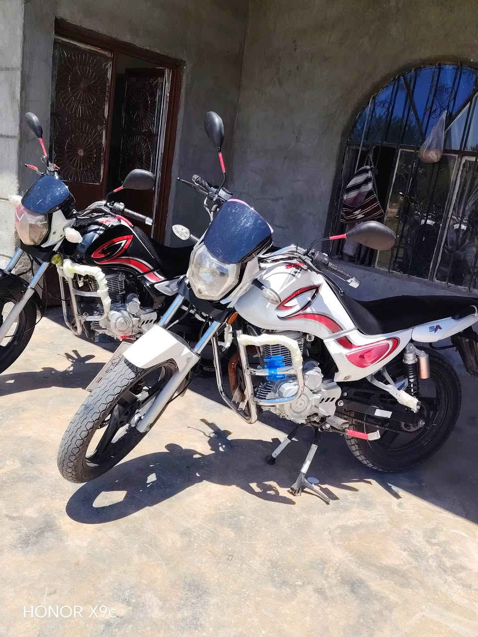 للبيع الاسود موديل 20 محرك 200 بلادي اسباني ما محطوطه عليه اوراقه كامله جاهز والابيض موديل 21 محرك 200 اسباني ما محطوطه عليه السعر الابيض 950 والاسود 850 رقم تليفوني ***********الثاني***********
