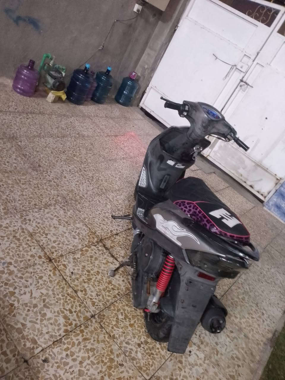 دراجه ماكس عدله للبيع دراجه نظيفه سعرها 600, وبيها مجال دراجه نفس اللي بالصوره دراجه بلاديه***********
