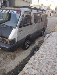 كيا بستا للبيع 07503778946السعر ١٤وبيها مجال