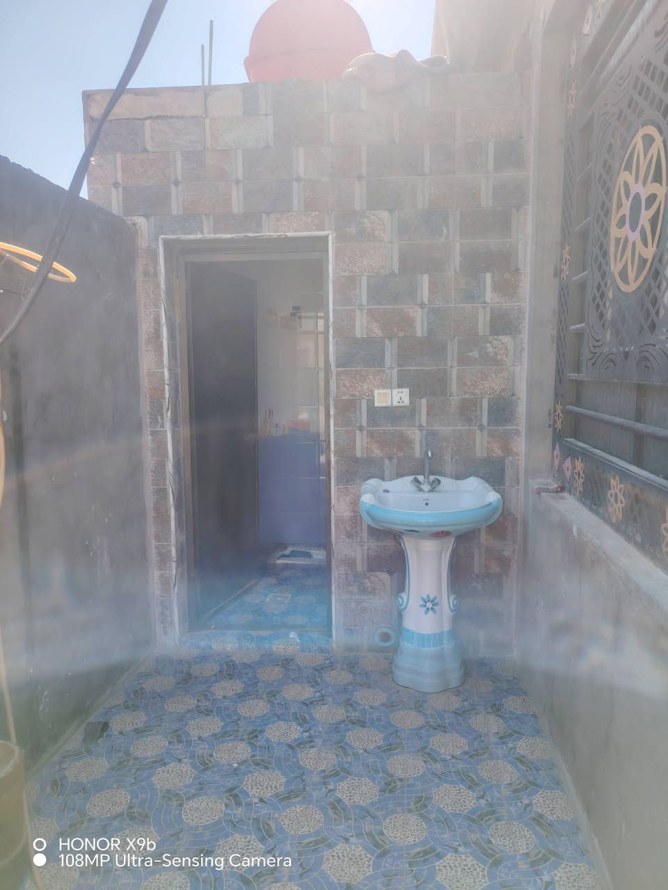 بيت للبيع 200 متر خريطه كامله بناء طابوك صب سقف واساس هم صب كونكريت بناء حديث استقبال +صاله +مطبخ+غرفتين +صحيات  بيت نضيف وجاهز للسكن الموقع الرضويه الثامنه عرض شارع 8 متر مقطرنص السعر 132 مع المجالل
الهاتف ***********
