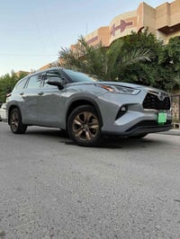 (.  تويوتا هايلندر  للبيع.  )  موديل 2022  هايبرد XLE ماشية 29 الف  ال...