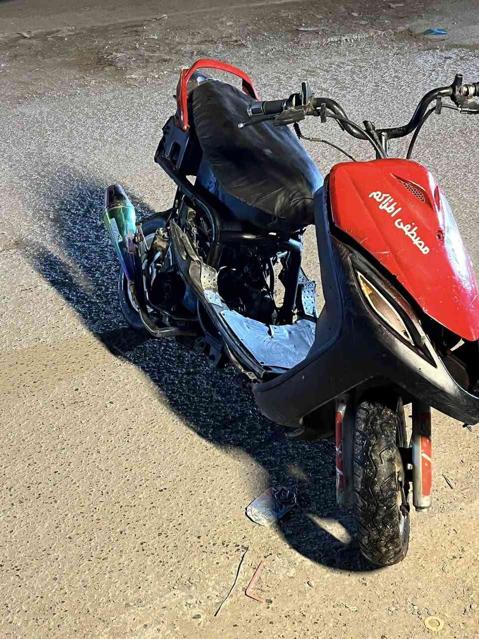 سلام عليكم اخوتي الطيبين اليوم عندي قطعه ماكس ثعلب140 عقل جديد بلك جديد كويل جديد تاير خلفي جديد كتف شحن جديد تاير امامي نص عمر مكينه مجفته كابريتر مال رمبه  الدراجة شغاله هندر (الدراجة ابيعه الك كوم حديد)دراجة سعرهه…150…شباب رحمه الوالديكم الي يطب ويكسر بل سعر ما اتعامل ويا مكاني بغداد بياع..***********
