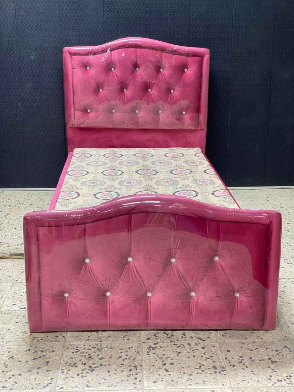 #ســرير_نفرين_موديل_تركي دوشمة شغل ثكيل درجة اولى  مو تقليد خشب بلوك اسود 💯ضمان 5سنوات 💯
كل الالوان نشتغلهة حسب طلب الزبون ☑️
🍃نفرين 
قياس 200x180 سم 

الــسعر 270 الف 

🍃نفر ونص 
قياس 120x200 سم 

الســعر 175 الف 

🍃نفر 
قياس 90x190 سم 
الــسعر 150 الف 

توصيل بغداد 5 اطراف 10 المحافظات 25 الف عدا الشمال


**إذا كنت صاحب هذا الإعلان وتريد حذفه لأي سبب، رجاءا أرسل رسالة إلى الدعم الفني**