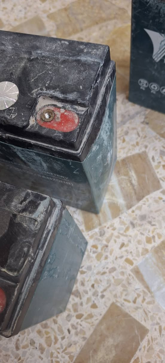 سلام عليكم عندي 6 بطاريات ليد اسيد حاطهن لوحش الكون طبعا بعد اكو ثلاثة بطاريات هم نفس هذني صايرات جوة المقعد
 للبيع يمشنك مسافة 20 كيلو متر بشحنة الوحده
بس بيهن وحده منتفخة 
طبعا تواريخ الانتاج حديثة 24,25,26
وبيهن اكو 32A , 30A,28A,26,20A,20A
اذا ملفك 2000W واذا ملفك 1200 او 500 يمشنك اكثر 
سعرهن 125 الف
مكاني كربلاء


**إذا كنت صاحب هذا الإعلان وتريد حذفه لأي سبب، رجاءا أرسل رسالة إلى الدعم الفني**