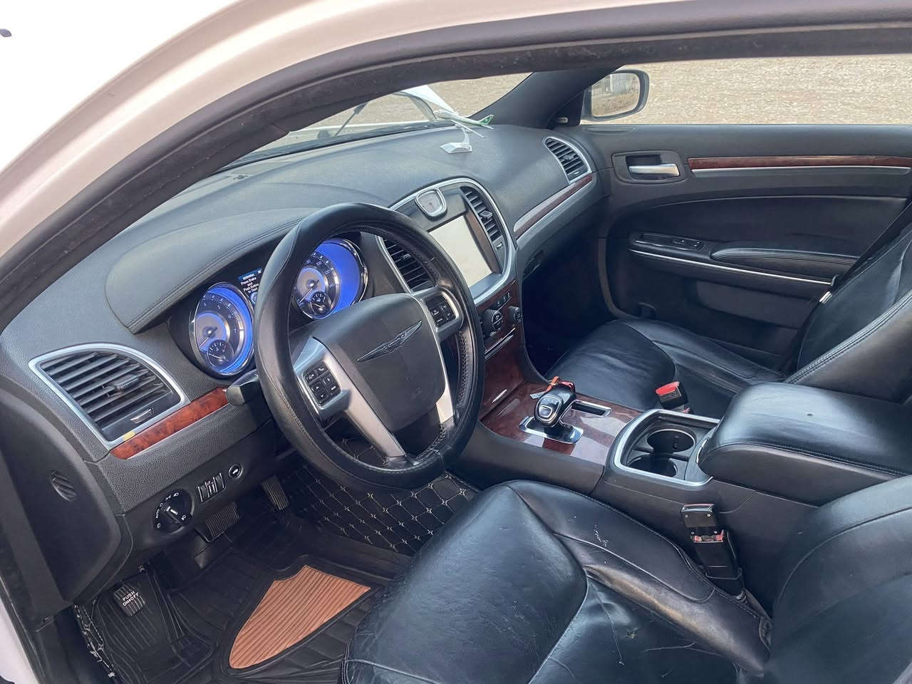 سلام عليكم للبيع او مراوس بنيسان التمه 20وفوك مكاني ديالى مديل 12داخله كلين صار بيه جاملغ وباب سايق بدون ايرباك وبدون دواخل سعره 185///***********
