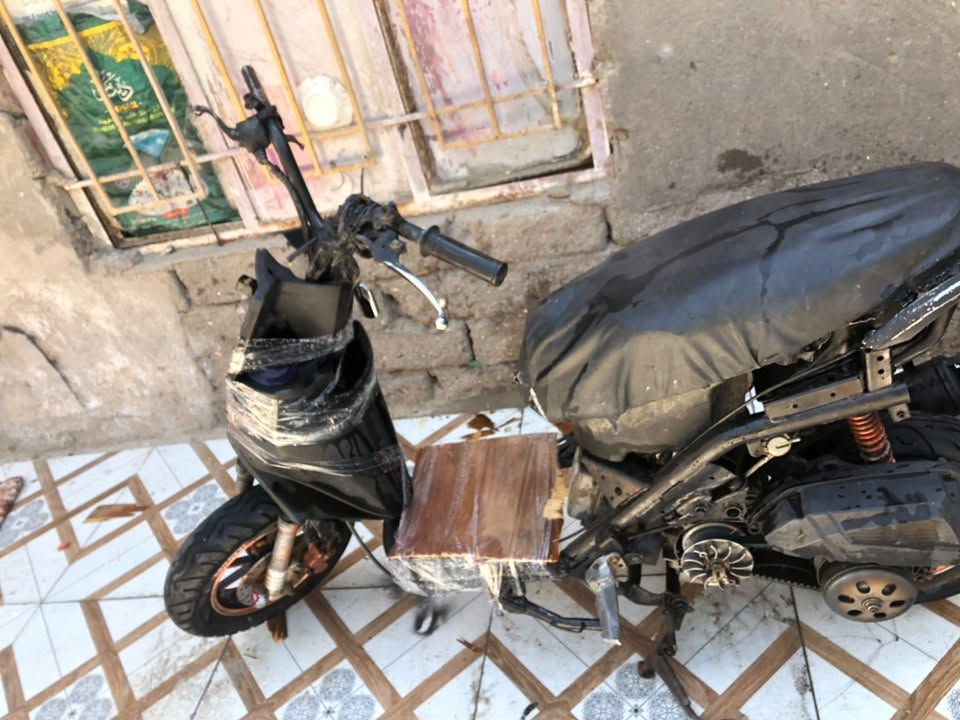 السلام عليكم اخوان دراجه للبيع دراجه حلوه ومابيه شي توني مبدل ولفات وكابريتر وعقل وشخاطه وكوين دراجه حلوه بس عوزه باتري او تجي وتجيب باتري اشغله الك وتروح السعر ١٧٥ وبيه مجال قليل جماعت ١٠٠ لا تراسلون مكاني سوق الشيوخ رقم ***********
