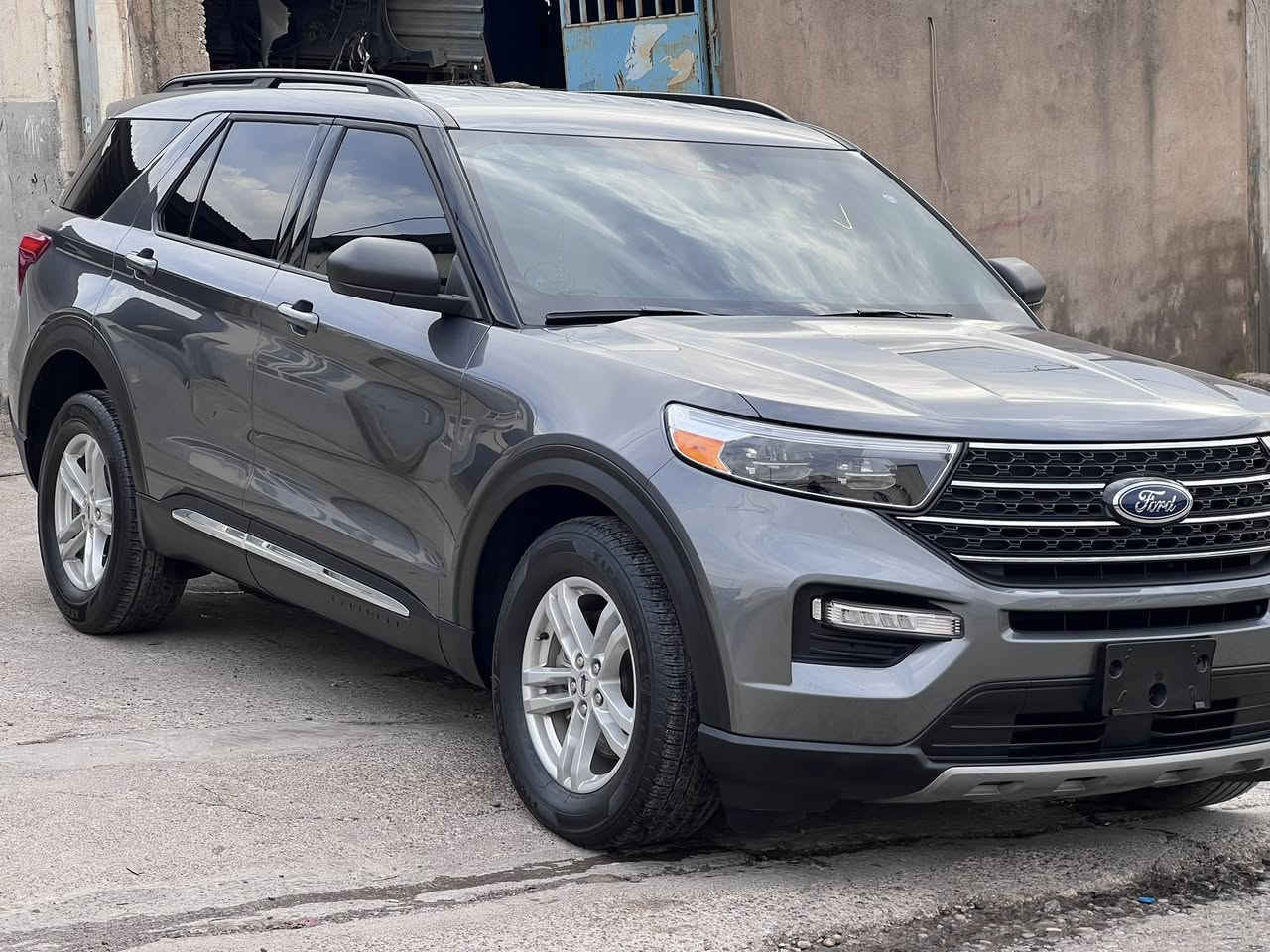 فورد اكسبلور العضلات الامريكيه
موديل 2024 
مواصفات XLT
بصمه تشغيل 
تشغيل عن بعد 
رادار امامي 
نقط عمياء 
5 بصمات 
كراسي جلد 
كراسي Vip
كراسي كهرباء 
تدفئه كشنات 
تدفئه استيرن 
لد امامي بلادي 
صندوك كهرباء 
تحكمات استيرن 
داعمه نظام خرائط 
GBS
تبريد مركزي 3 قطع
7 راكب ملكي منفصل 
انظمه وضعياده قياده 
اوتو هولد
سايد ابريك كهرباء 
نظام اطفاء المحرك عند الوقوف 
كامره خلفيه 
حساسات خلفيه 
رادارات جانبيه
توقف ذاتي عند الرجوع 
وباقي المواصفات معروفه 
مكان السياره عقره 
سياره بجم كبس شرط كله بلادي 
السياره صبغ قطعه وحده قبغ صندوك نفسه صلح بدون اداخل بدون شاصي بدون ايرباك
السعر  260 معامله

عنوان عقرء 
رقمل هاتف وتساب علي 
***********
