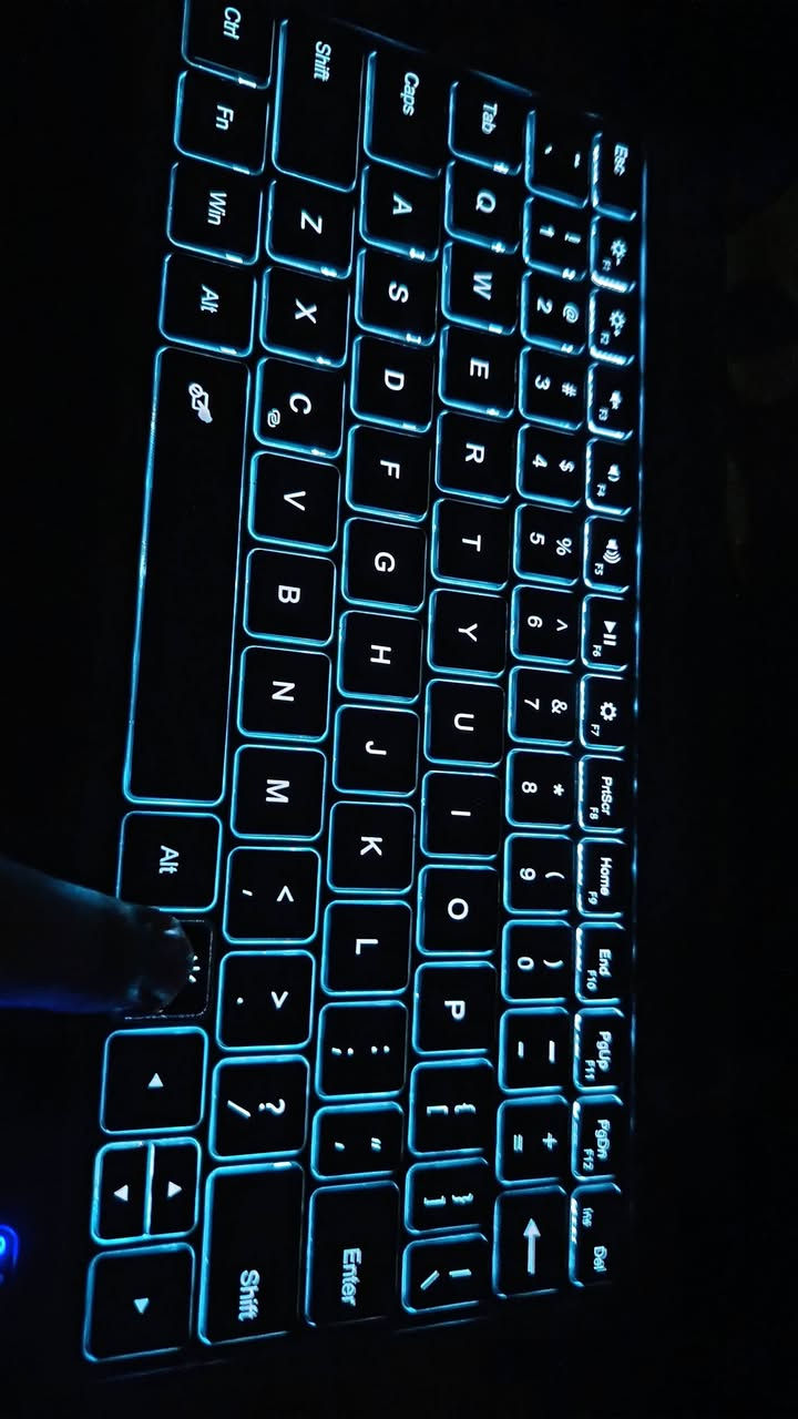 السلام عليكم
كيبوردين بلوتوث 
واحد بيهم كفر كامل وحتى مكان قلم بيهم ويصير ستاند للايباد اذا مهتم علقلي اراسلك خاص سعر مناسب


**إذا كنت صاحب هذا الإعلان وتريد حذفه لأي سبب، رجاءا أرسل رسالة إلى الدعم الفني**