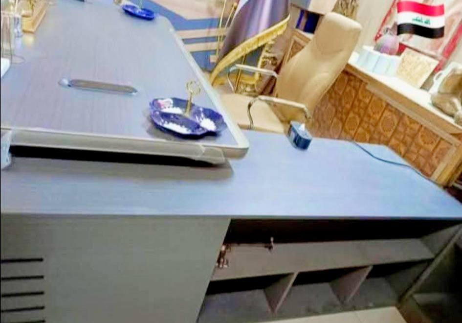 سلام عليكم ميز مكتب ميز وطبله فقط نضيف جدا السعر مليون مكاني بغداد رقمي***********
