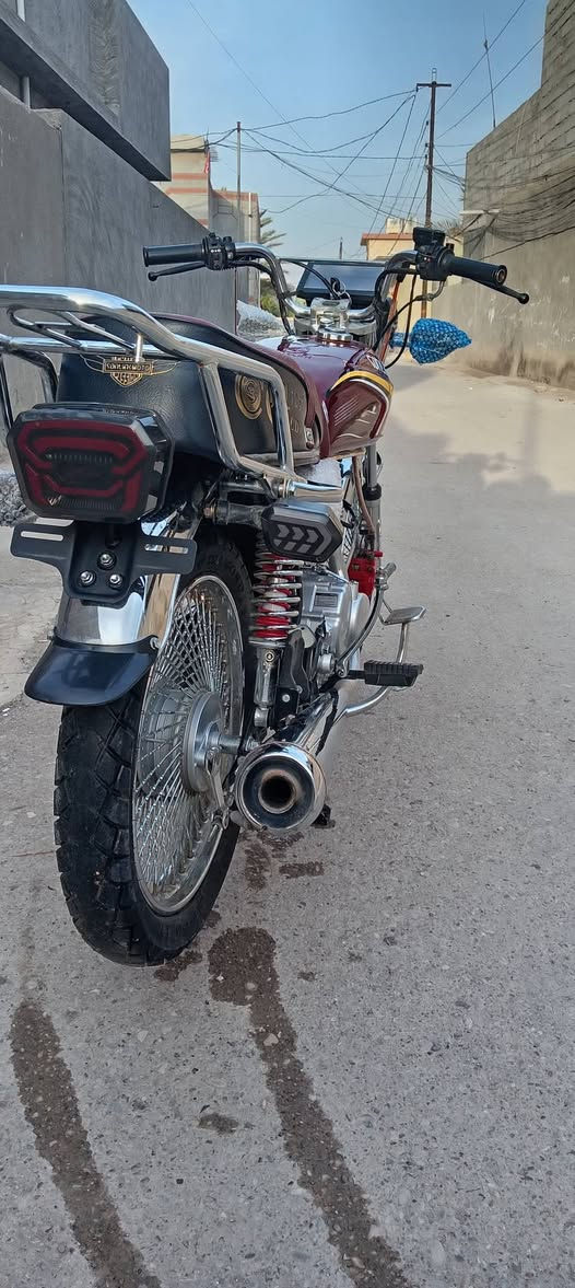 سلام عليك دراجة تايكر ٢٤ دراجة خير من الله تايرات جدد شاشة شغالة كلشي شغال مكان قرب صيطرت لغالبية السعر 700 وبي مجال ***********
