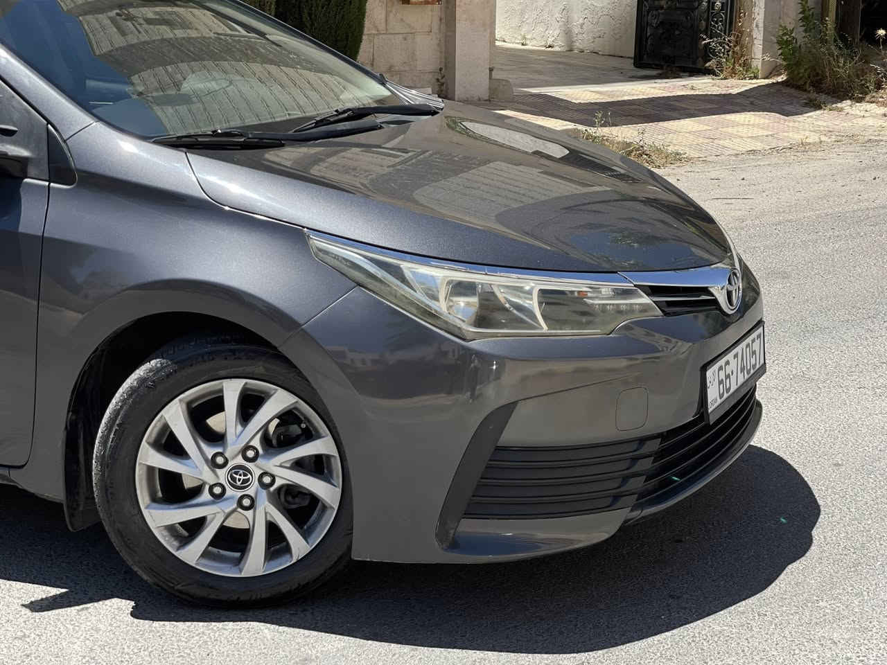 🔹𝐓𝐨𝐲𝐨𝐭𝐚 𝐂𝐨𝐫𝐨𝐥𝐥𝐚 2019|| تويوتا كورولا
0787154181 التواصل
السعر ١١،٠٠٠
#تويوتا #كورولا 2019 بحالة الوكالة
وارد المركزية **
سعة المحرك : 1600cc
** اقتصادية وقود ممتاز +
ناقل حركة اتوماتيكي توبترونيك
لون فيراني

الاضافات:
* زجاج كهربائي
* مري كهرباء
* مسجل CD + 
* ⁠راديو اصلي
* مقاعد مخمل
* انارة هيلوجين
* كشافات نهارية
* مري كهرباء
* وسائد هوائية
* حاملة اكواب
* نظام قيادة رياضي (sport)
* سنتر مركزي للأبواب
* تحكم على المقود
* جنطات قياس 16 انش
* نظام مانع انزلاق ABS
* Airbag Sensors
* USB / AUX / 12V
والعديد من الاضافات
 
للإستفسار يرجى الإتصال على الرقم التالي 0787154181


**إذا كنت صاحب هذا الإعلان وتريد حذفه لأي سبب، رجاءا أرسل رسالة إلى الدعم الفني**