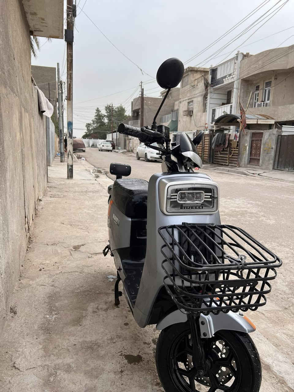 السلام عليكم
للبيع دراجه ريان A8

5 باتريات 28امبير 
الباتريات هابطه يعني تاخذهه 
تبدل بس باتريات الدراجه شغاله 
ملف 1200
2 سويج 
2 بصمه 
مثبت هاتف وشاحن 
دبل اشاره 
نظام الرجوع للخلف 
4 نمر 
الدراجه تمشيك 60 كيلو حقيقي 
وسرعتهه 60
السعر 200 وبيهه مجال 
الدراجه عوزهه بس باتريات 
للاستفسار الاتصال 
***********
