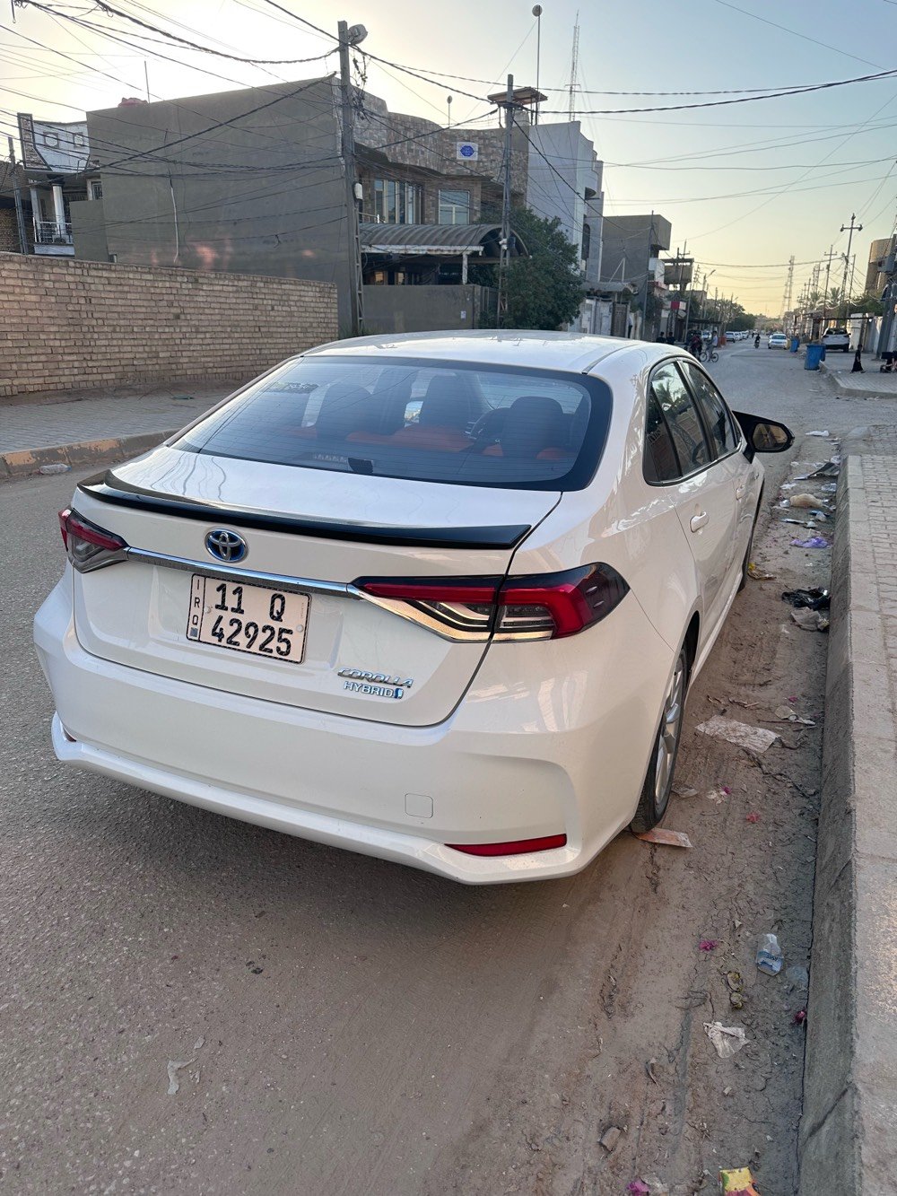 كورلا موديل 24 
ماشية 37 
فول مواصفات 
بيها بارد بالقمارة وبارد بباب خلف الصدر موضح بالصور 
***********