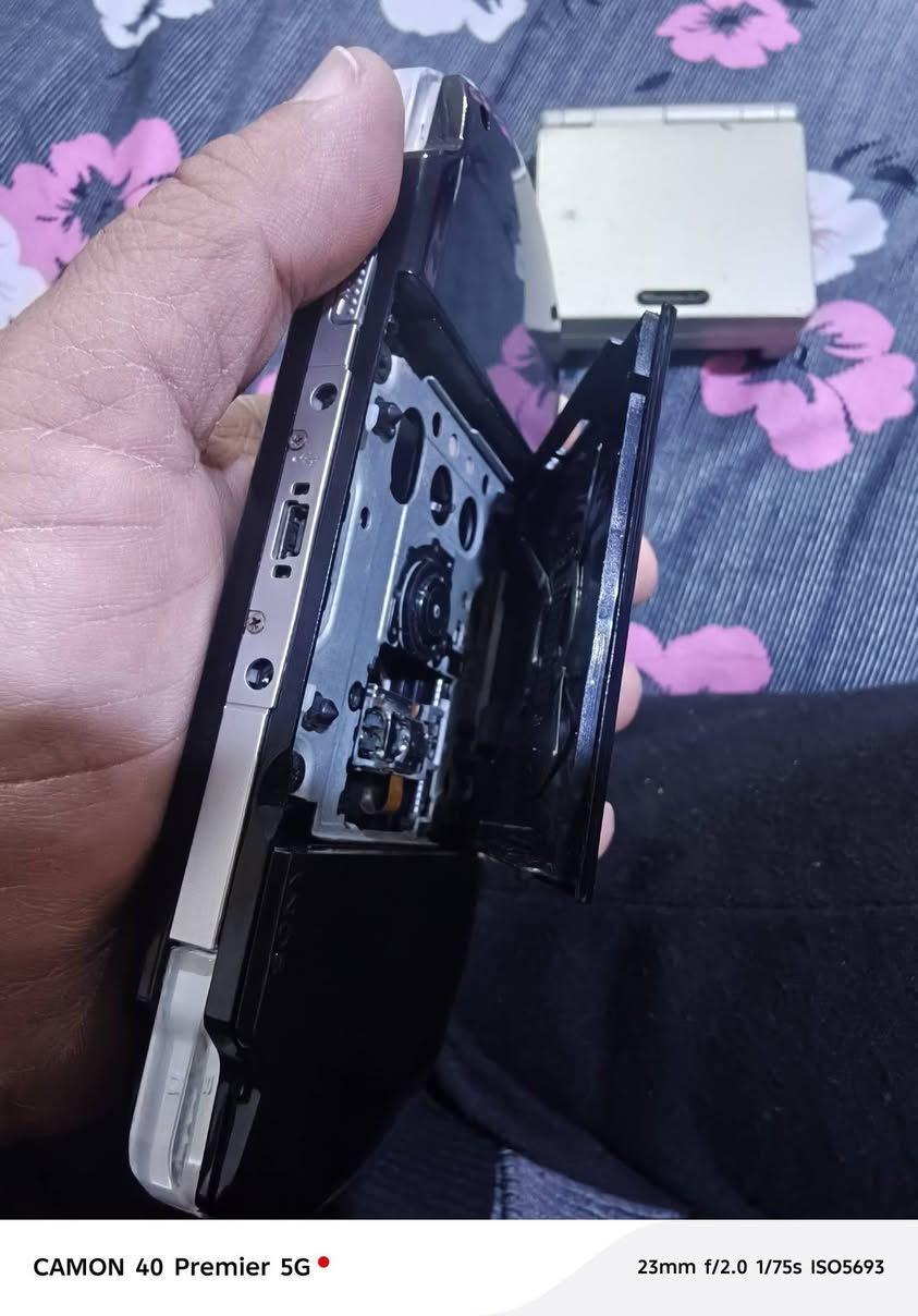 سلام عليكم GAME BoY ADVNCE SP مبرمج محورله شحن تايبسي والعاب بيه ١٠٠لعبة متحتاج تشتري كاسيت  وpsp موديل 3000 كفر جديد بطارية جديدة شحن كيبل يشحن وينقل بس الكيبل يبيعونة ب١٠الاف جهاز رامه ٣٢متروس العاب حتى بلي وان بيه  هم ربع دينار متصرف عليه  الاسعار الكيم بوي ٦٥الف وال بي اس بي ١٢٥قفل  العنوان البصرة يوجد توصيل رقم وتساب موجود ***********
