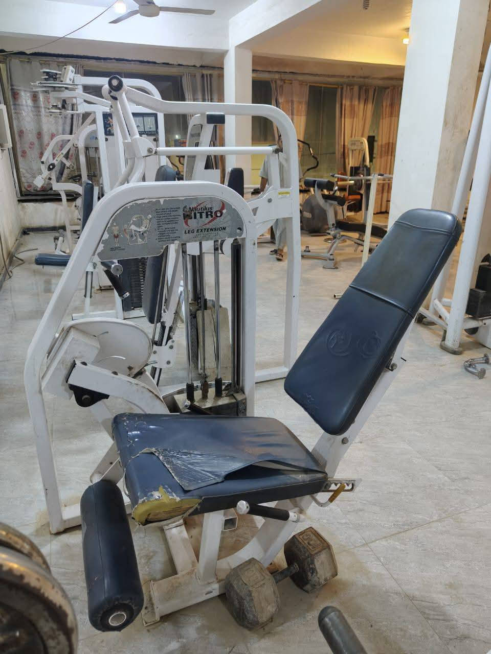 قاعه كامله للبيع تتكون من اجهزه لايف فتنس وناتليوس
1-تراي قمه
2-كيل لاري قمه 
3- دواخل خوارج
4-جهاز معده
5-فراشه جانبي
6-جهاز أكتاف
7-سحب ارضي
8-سحب عمودي
9-متقابل لايف فتنس
10-جهاز شولدر
11- جهاز متكأ الصدر 
12-جهاز سحب من الاعلى
13-بلوفر
14-فراشه
15-جهاز بنج
16-شوت امامي
17-سمث
18-هاك باك امامي خلفي
19-لك بريس
20-شوت خلفي
21-سيت دمبلص
22-سيت شفتاتz + عدل
23-  1 ابتكل + 1 جبلي
24- 4 شفت دولي+300 اوزان

الملحقات/ مصاطب سيت أعلى+ أسفل+  معده +2 مستوي + 1فلات + شفت دولي 
للاستفسار الاتصال على الرقم ***********
المكان /ناصريه- سوق الشيوخ
