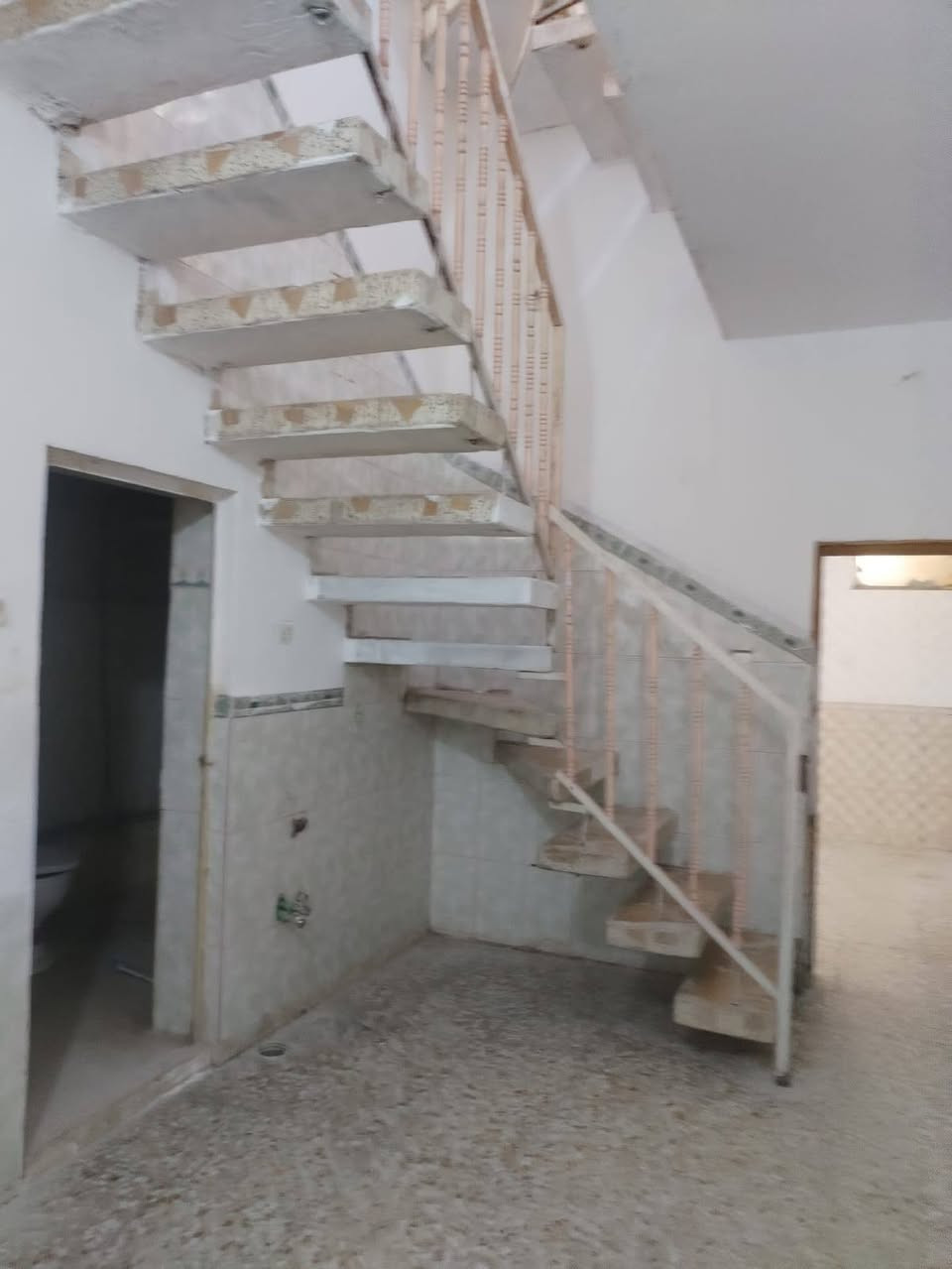 دار للايجار   ✍🏻
150 م الايجار 500
نجف حي المهندسين قرب مطعم الخيمه
 يحتوي ع 3 غرف نوم وصالتين ومطبخ وصحيات


**إذا كنت صاحب هذا الإعلان وتريد حذفه لأي سبب، رجاءا أرسل رسالة إلى الدعم الفني**