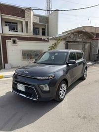 للبيع كيا سول 2022 حادث جداً بسيط وكلشي راجع بلادي  نص بنيد صبغ وجاملغ...