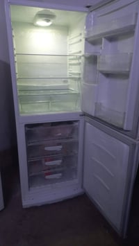 للبيع براد 22 قدم تبريد ممتاذ فول هواء تحت ثلاجة فول السعر .. 250 الف ...