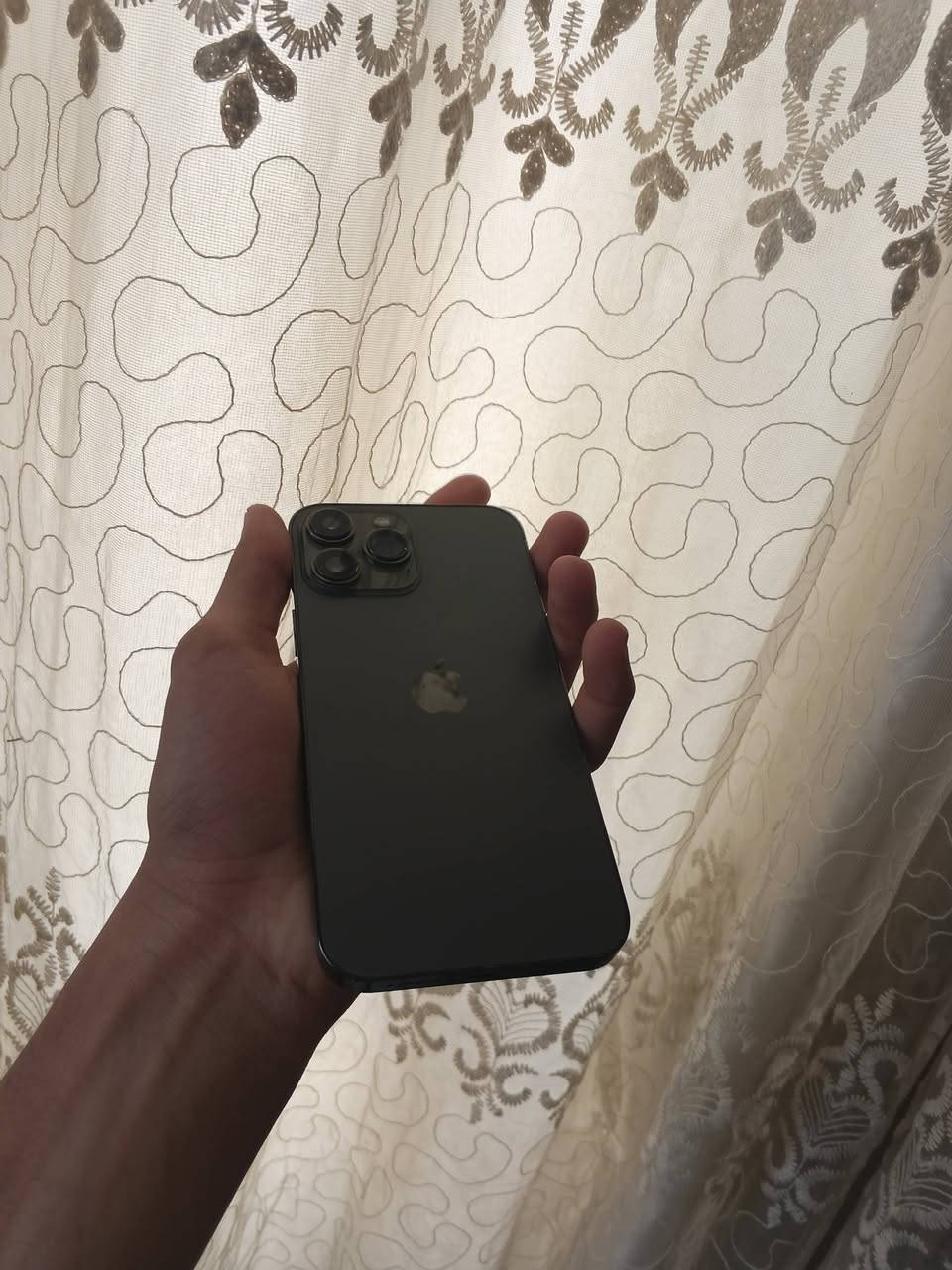 .
ايفون 13 برو ماكس 256 نظيف 
( مبدل شاشة اصلية وعدسة كامرة فقط ) 
بطارية بلادية 79 صرفية شحن منتازة 
سعرة 550 وبي مجال بس 25 حك جيتك يعني قفلة قفلة بدون عملة 525 بدون لاتعبك ولتعبني ***********
