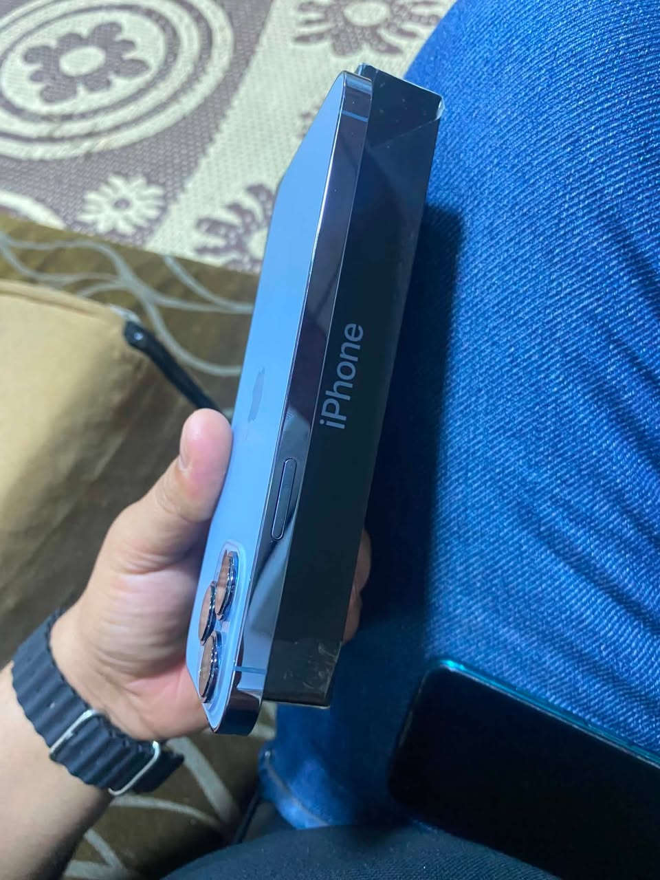 13برو ماكس الذاكره 256 البطاريه 78 دبل خط يعني خطين وترر بروف السعر 700 رقمي ***********

