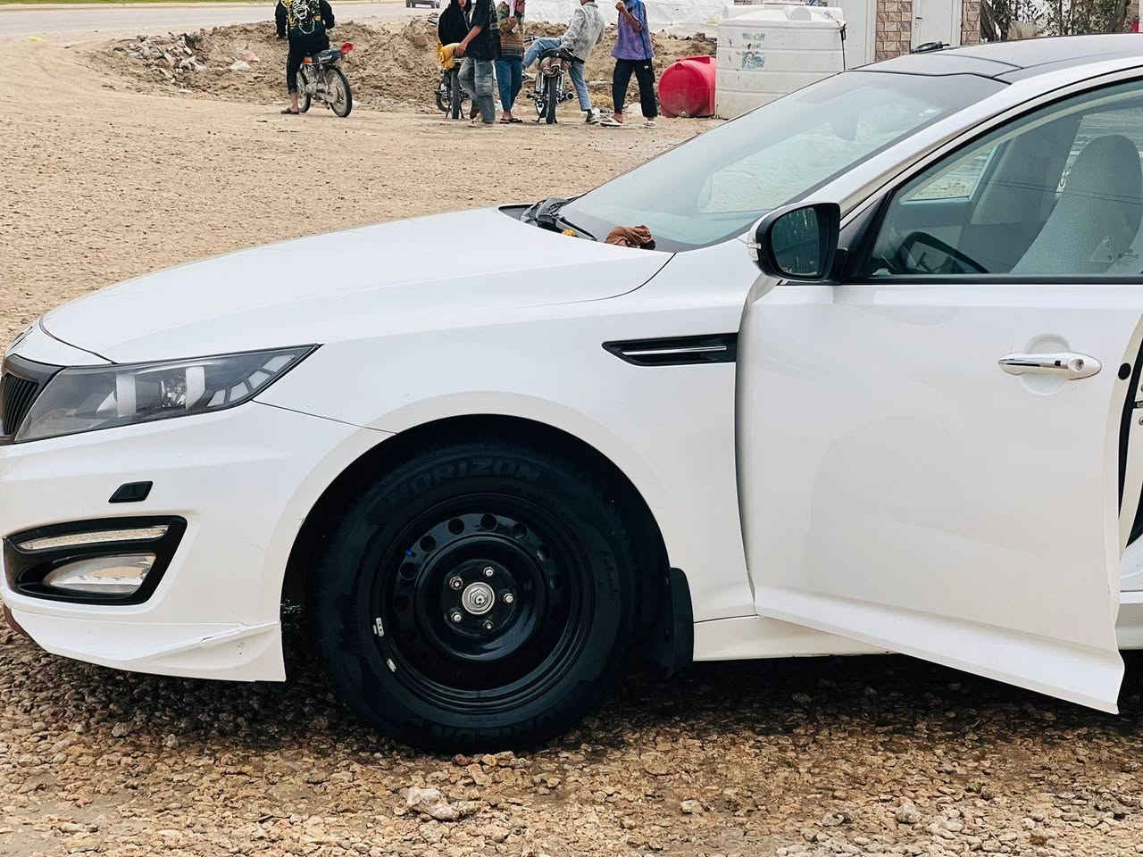 السلام عليكم  
اوبتما ٢٠١٢  خليجي فول مواصفات Vib مواصفات معروفه140
 مايعجبك السعر سمعنه كلمه حلوه والله يرزقك الجميع كلشي موجود بل سوك 
كير مكينه شرط
مكينه ٢٤٠٠  دوش 
دبل اكزوز 
بك لايت كرستال 
زنون عالي ناصي 
ثلاجه بالجكمجه
ماسحات اوتو
كامره بلاديه
تحكم ستيرن 
شاشه 
شفتات ستيرن 
كشن كهرباء وخزن 
رقم اربيل الدولي بسمي 
تخم تاير 
باتري جديد 
الساره جاهزه من كلشي
حداديه امامي خلفي جديده 
السياه بيه فقط هلال الجاملغ الخلفي بي صبغ
 تخابر لدكلي شبيه كلشي موضح مكان 
ملاحظه الويل مالته موجود حجمه 18كروم 
 السياره الديوانيه الحمزه
شراي اتصل خاص ماجاوب  
للأستفسار الاتصال***********
