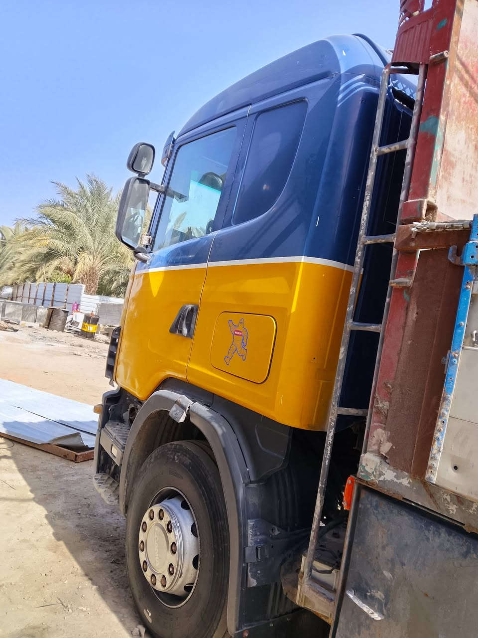 سكانيه مديل 2000 للبيع رقم مبايل ***********
