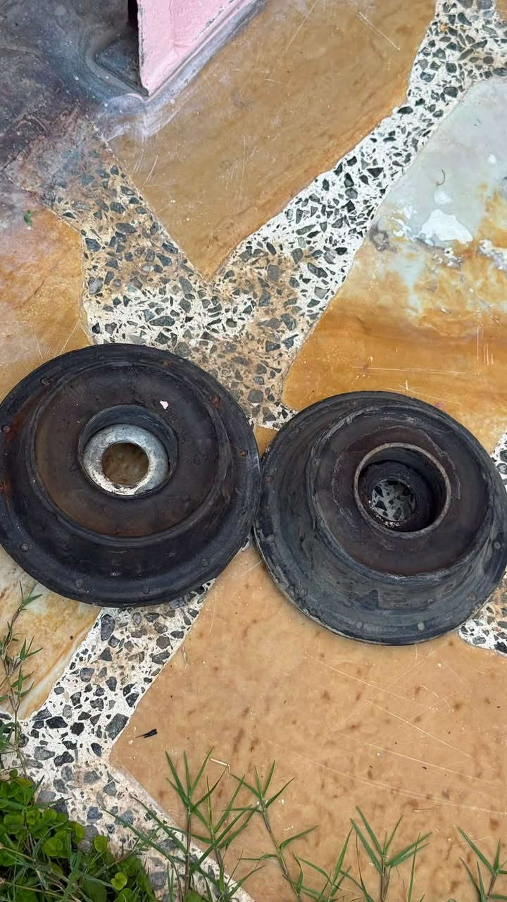 السلام عليكم غراض كولف للبيع 

زوجين دبلات مال كصه 
زوجين لويات 
زوج فلنجات 
زوج فجوج بريك 
طخم صطاب اكسلات 
زوج قواعد دبلات


**إذا كنت صاحب هذا الإعلان وتريد حذفه لأي سبب، رجاءا أرسل رسالة إلى الدعم الفني**