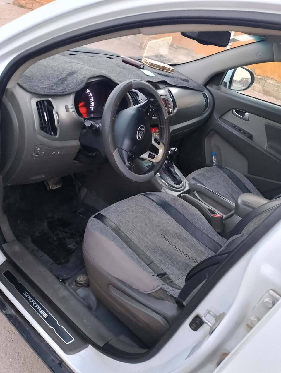 السلام عليكم سبورتج 2013خليجي مكفول بصمة محرك 2000السعر 156وبيها مجال حق الجية 
مكلف بالنشر
للاتصال
***********
