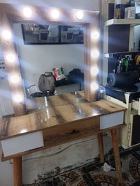 ميز حلاقة • ٣ كراسي • خان بني سعد