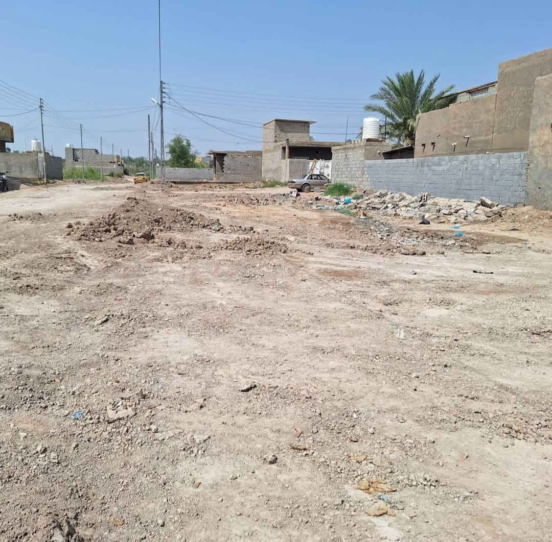 للبيع قطعه مساحه ٣٥٠ متر طابو صرف تحويل بأسم المشتري لها واجهتين الواجهه الولى ١٤ والواجهه الثانيه ٢٥ متر ركن على شارعين خدمات كامله الموقع كربلاء العطيشي طريق الحولي مستشفى الحسينيه وتنزل من الحولي مسافة ٢٠٠ متر وله مدخل ثاني من شارع المدارس السعر ١٢٥ مليون مجال بسيط  للشاري للإستفسار الاتصال على الرقم ***********
ابو محمد المسعودي
