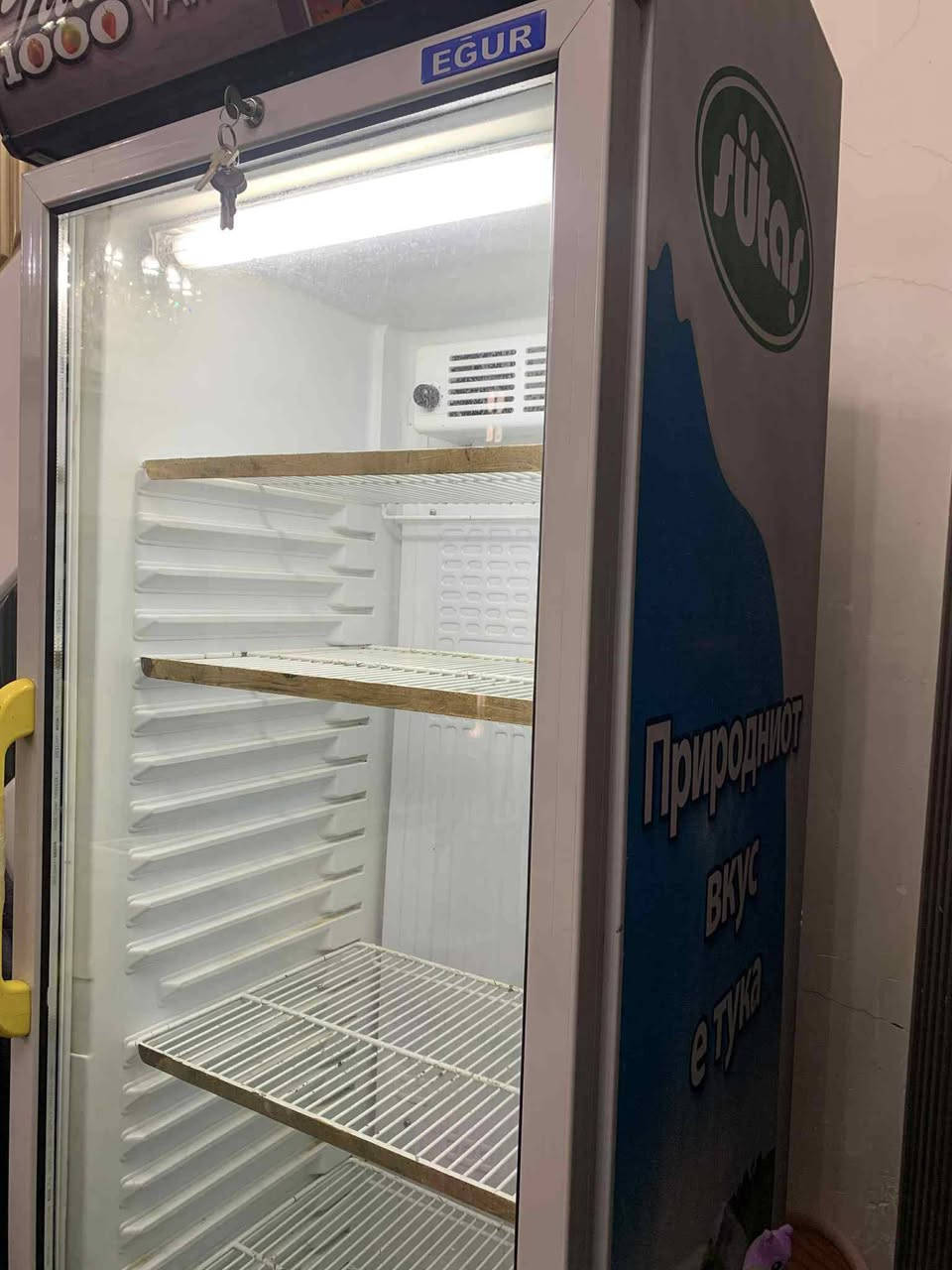 ثلاجه عارضه لاصلي ايگور باب اول مستخدمه قليل  السعر 325
***********
