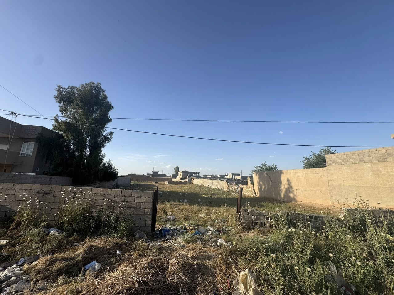 السلام عليكم
قطعة في منطقة يايجي 1792متر  واجه 28ونزال 64
بين بيوت اثنين صايره يعني مسيجه بالفرع المقابيل الكراج ومقابيل المدرسة سعرها 28 وبيها مجال ***********
