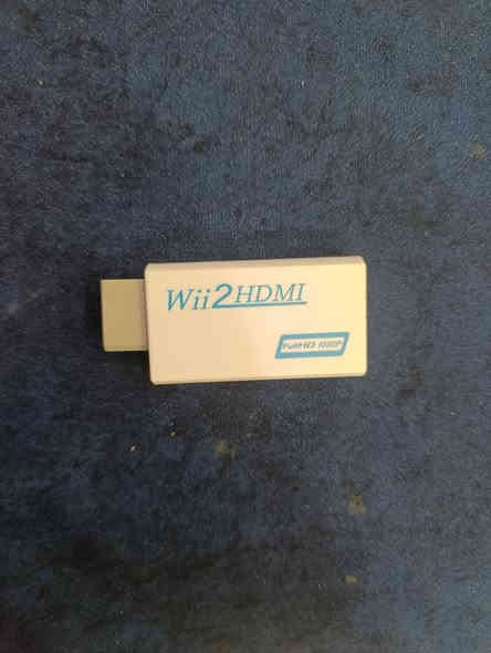 السلام عليكم 
للبيع جهاز نينتندو وي ابيض مـ.ـهكر مع ملحقاته التي تشمل 
ريموت تحكم عدد ٢ ( اصلي + تجاري motion 2 in 1 )
نانتشاك عدد ٢ ( اصلي + تجاري ) 
محولة كهرباء 220V
سنسر 
كيبل شاشة AV
تحويلة HDMI لإعطاء وضوح للالعاب 
قاعدة تثبيت الجهاز 
ستيرن محاكاة العاب السياقة مثل لعبة Mario Kart
مسـ.ـدس لالعاب الشوتر مثل لعبة رزدنت ايفل 4
بطاريات عدد 4 للريموت 

إضافة إلى الهارد حجم 500G الذي يحتوي على سلة متكاملة من العاب الوي و الگيم كيوب 

كما و يحتوي الهارد على محاكيات العاب الريترو القديمة مثل محاكي السيگا و و السوبر نينتدو و الگيم بوي 

بعض الالعاب المتاحة هي :
1- resident evil 4
2- Mario kart 
3- Mario party 4,5,6,7,8,9
4- metroid
5- zelda
6- Wii sports 
و غيرها الكثير الكثير 

لضمان حق الزبون المحترم يتم تصوير السيريال نمبر للجهاز والهارد
مع تشغيل الالعاب و فحصها إضافة إلى فحص الريموتات لضمان سلامة الازرار 

للحجز والاستفسار مراسلتنا واتساب على الرقم ***********
