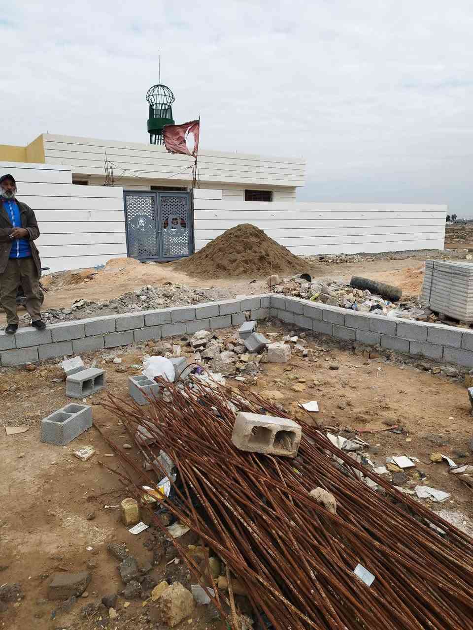 سلام عليكم 100متر لبيع نزال 20 /واجهيه 5 قطعه ارض بل 110مقابيل الحسينيه بيت ابو الهيل يم معمع سعد الشويلي /ماي مجاري كهرباء وقابل التبليط هل يام نشاء الله السعر 14 وبيها مجال الستفسار طصال *********** الشراي فقط
