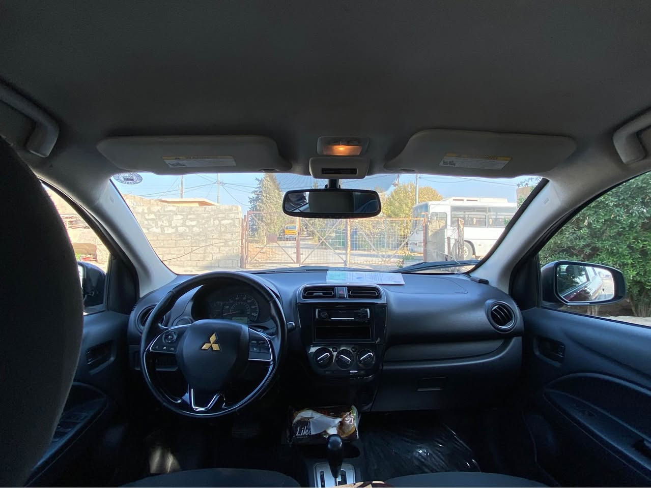 میراج مۆدیل ٢٠١٧ مواسفات گیر تماتیک و چوار جام کارەبا و ABS و تراکشن سیارەکە ٥ پارچەی سبوغە بەبێ ژۆرێ ٣ پارچەی پێشی و دوو جاملغی پشتەوە رەقەم و شانسیم دانایە تەنها ئیرباگی سوکانی سیستەمە گیر و مکینە و تەبرید بەشەرت بەناو کردن و غرامە بەشەرت نرخی تەنها ٧٥ وەرەقە و کەمیک مجال شوین هەولیر *********** أربيل, العراق
