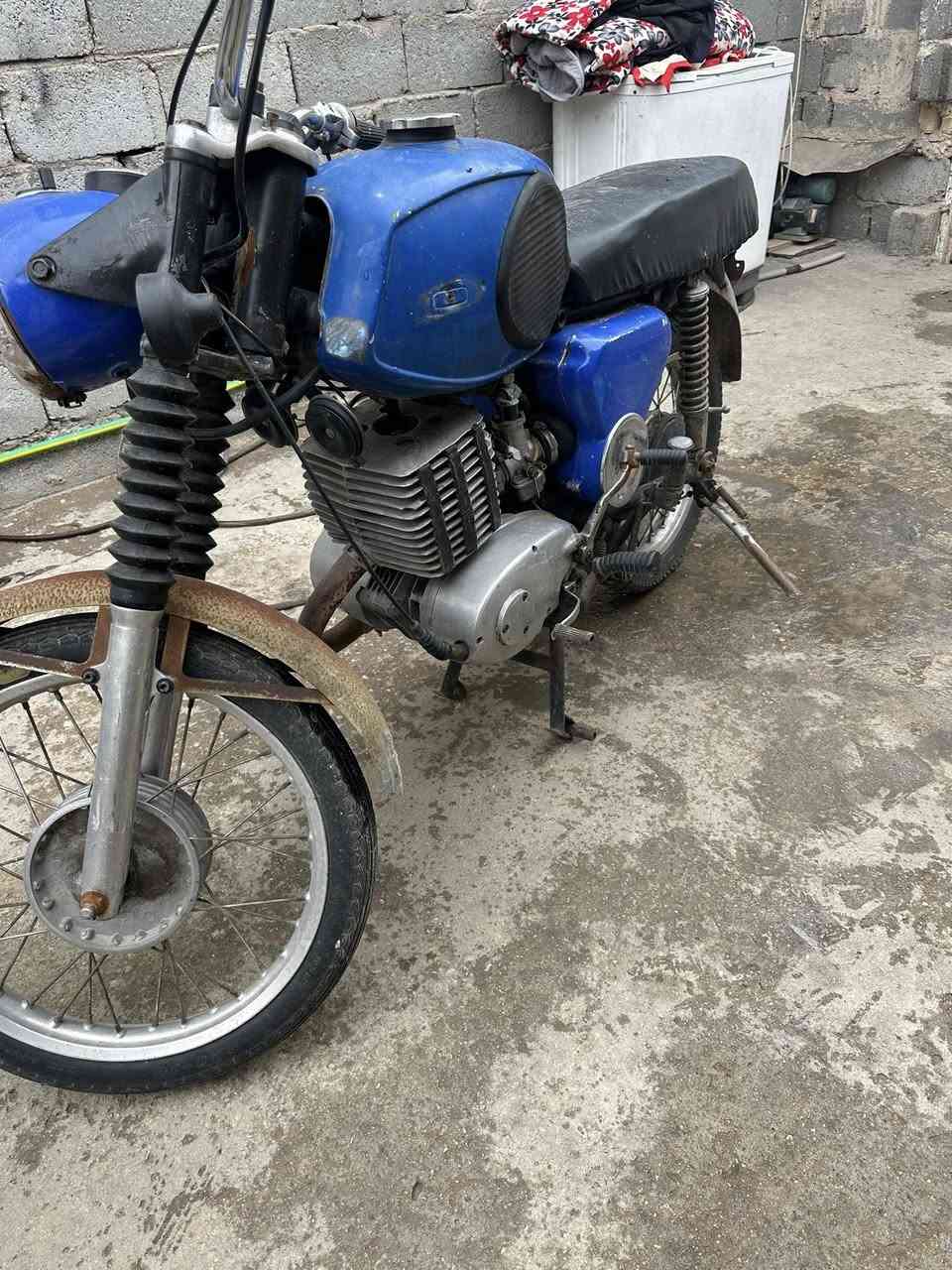 سلام عليكم  دراجات امزت للبيع وحده ٨١ وحده ١٥٠ دراجات سعرهن ثنينهن مليون وربع وبيهن مجال مكان كربلاء في حي العامل ستتساره ***********
