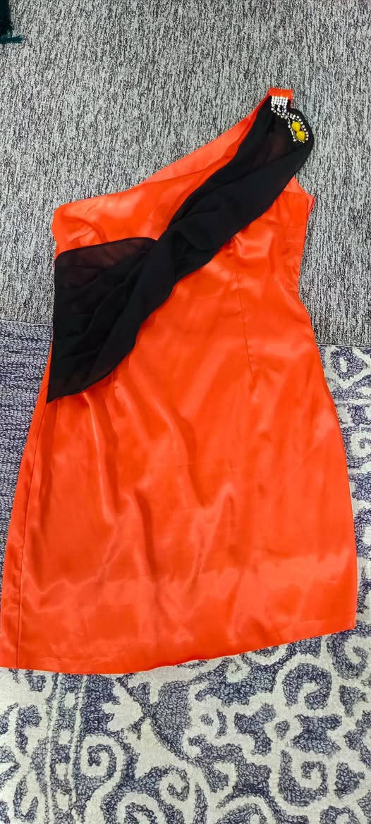 فساتين ملبوسة مرة وحدة قيمي واخذي سعر 
قياس 42 🌹🌹


**إذا كنت صاحب هذا الإعلان وتريد حذفه لأي سبب، رجاءا أرسل رسالة إلى الدعم الفني**